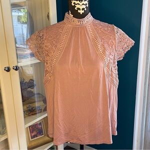 Cable & Gauge Short Sleeve Lace Mock Turtleneck​​